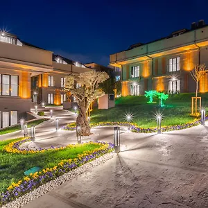 Menalo Premium Airport Hotel